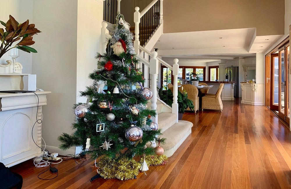 Hallway Christmas Decoration Ideas